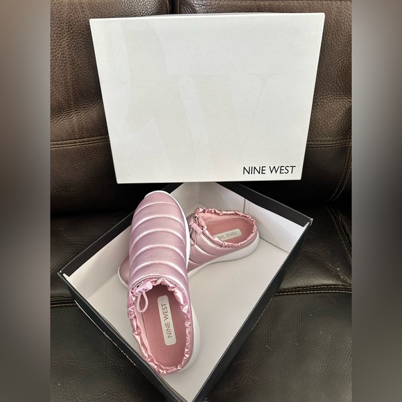 Nine West Echo3 Puffer Mules – Light Pink (Size 6M) - Picture 2 of 5